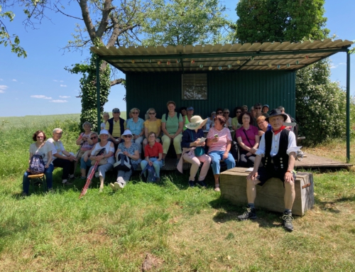Wandergruppe aus dem Obereichsfeld hat Streuobstwanderweg besucht